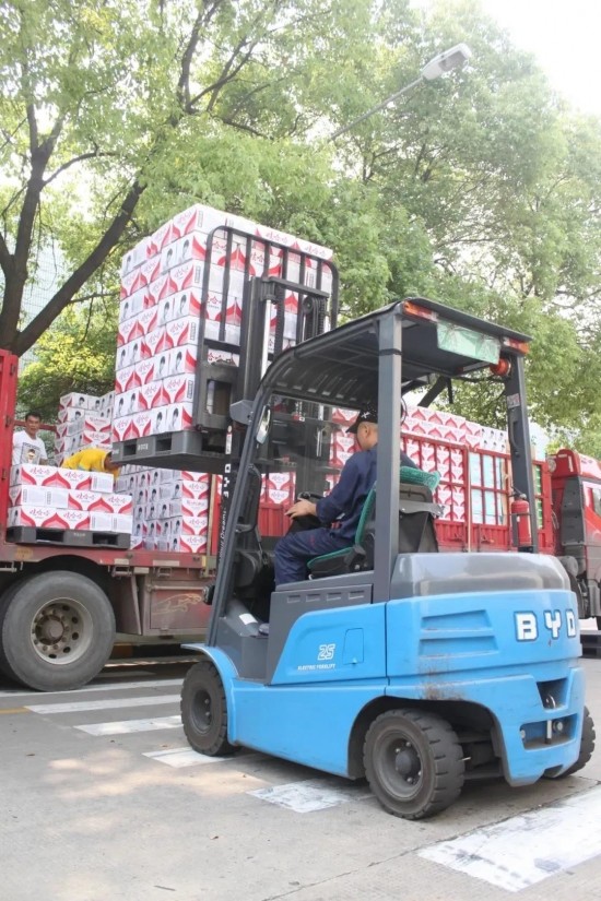電動(dòng)叉車PK內(nèi)燃叉車優(yōu)勢(shì)在哪？